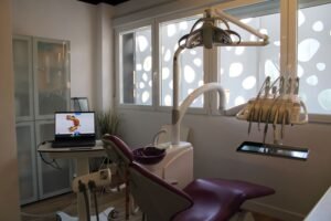 garantia dental barrio salamanca madrid box de higiene dental con sillon y equipo de trabajo